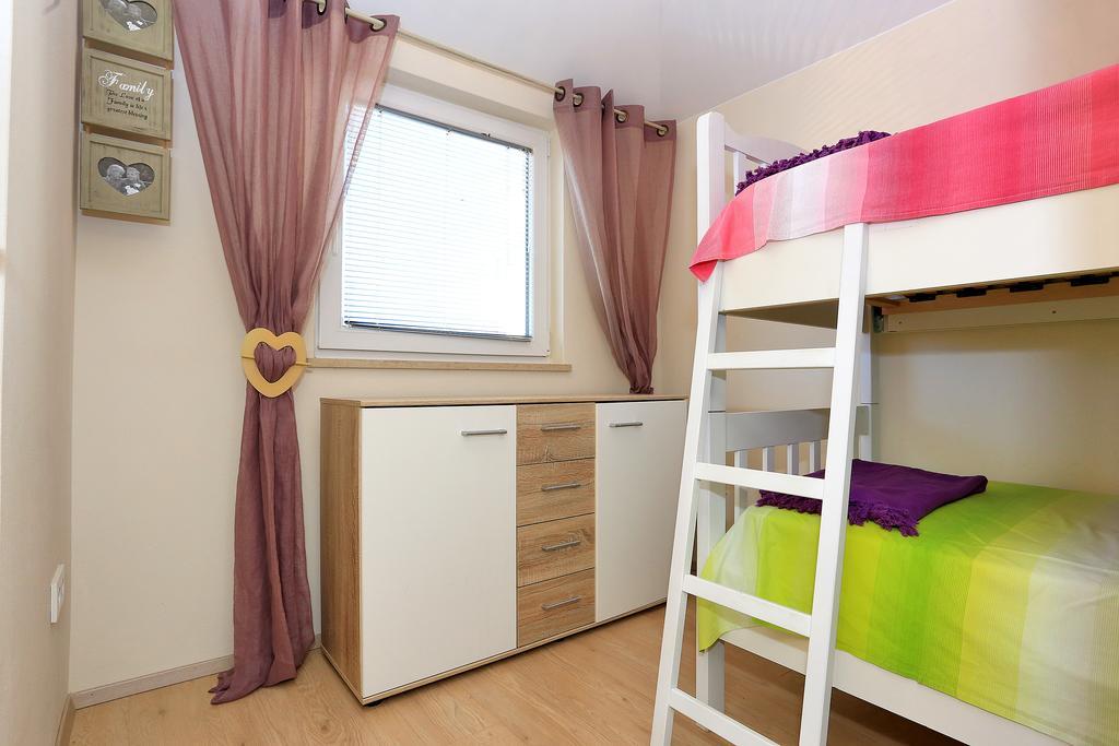 Apartment Pa Ve Murter Exterior photo