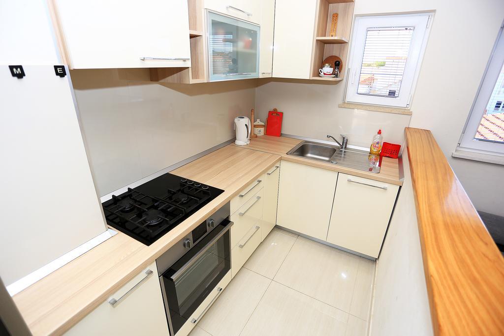 Apartment Pa Ve Murter Exterior photo